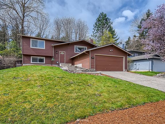 Front exterior of home with nice size front yard!