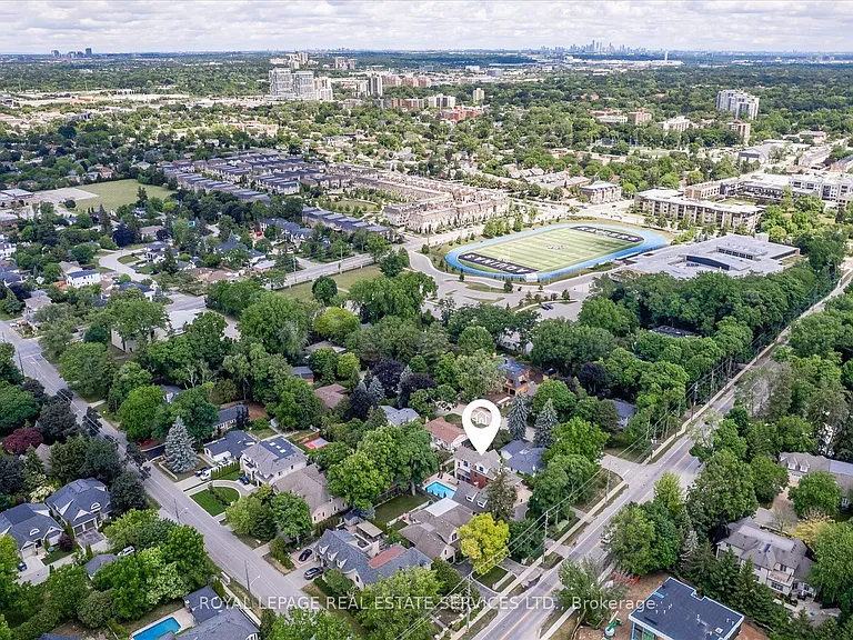 335 Lakeshore Rd W — Photo 3