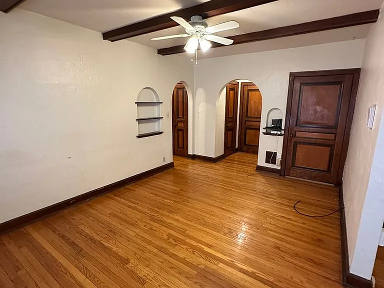 4480 N Oakland Ave — Photo 12