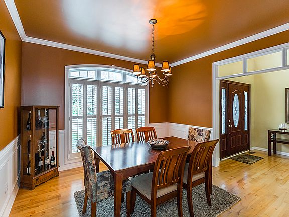 5th image of 147 Avawam Dr