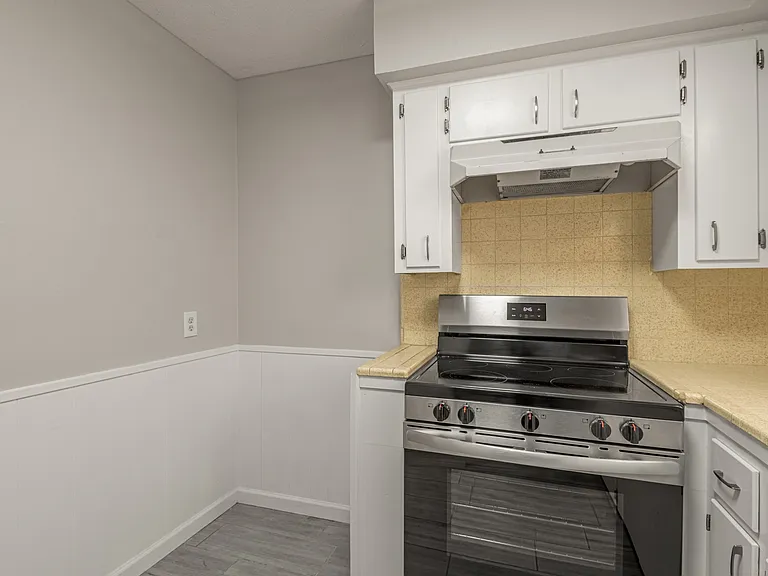 818 University Ave #2 — Photo 2