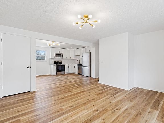 5th image of 1867 Somerset Ct W