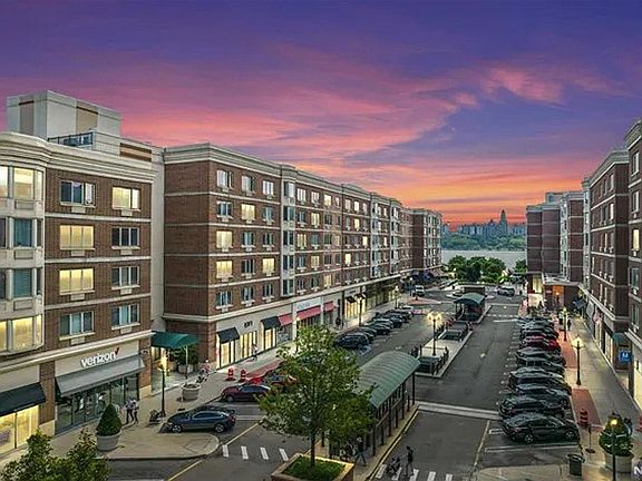 2nd image of 3112 City Pl #3112