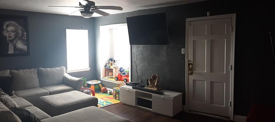 1st image of 308 SE 11th St