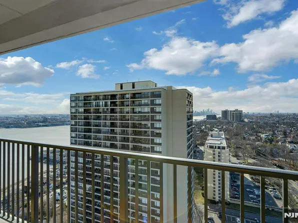 6 Horizon Rd APT 2602, Fort Lee, NJ 07024
