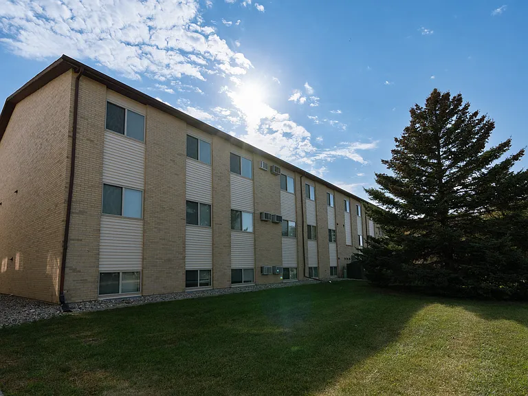 Fargo, ND Brookfield Apartments | Exterior