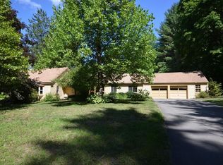 712 Pratt Corner Rd, Amherst, MA 01002