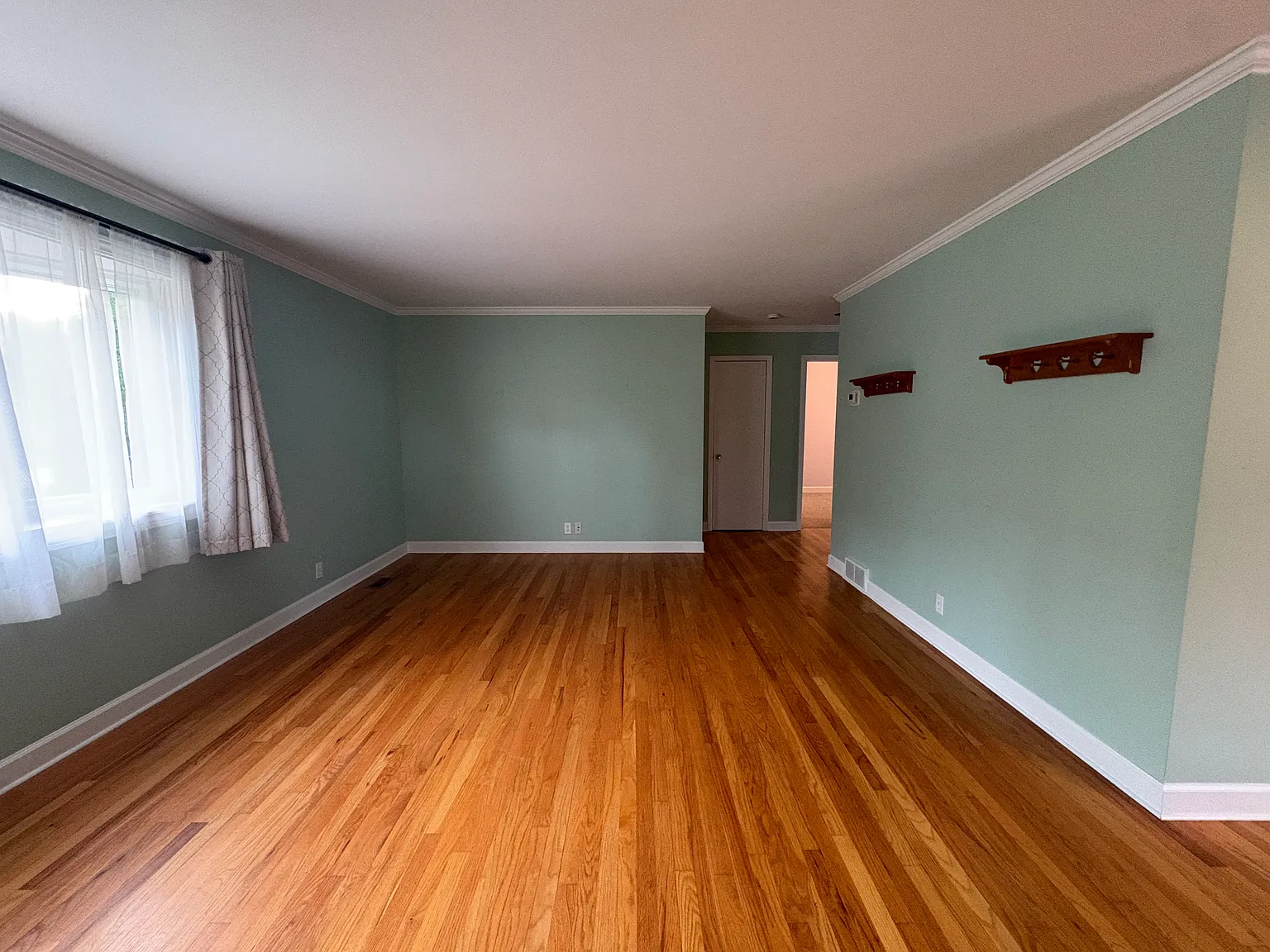 2 bed, 1000 sqft, $1,600 — Photo 3