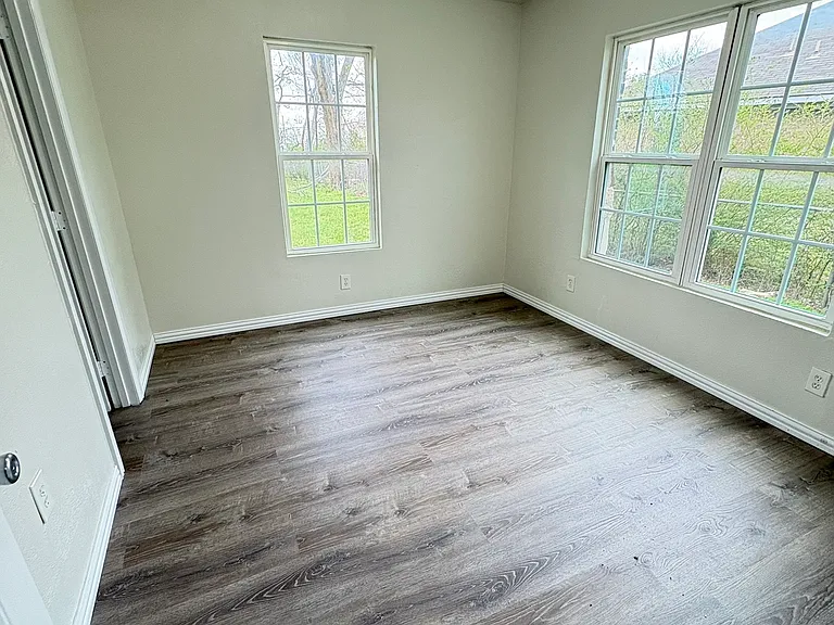 436 N Bryant Ave — Photo 9