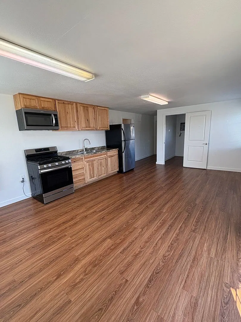 Charming 1 Bedroom, 1 Bathroom Home with Updated Interior! — Photo 2
