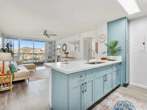 1450 Young St APT 808, Honolulu, HI 96814