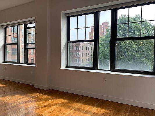 5th image of 123 Parkside Ave APT 1D