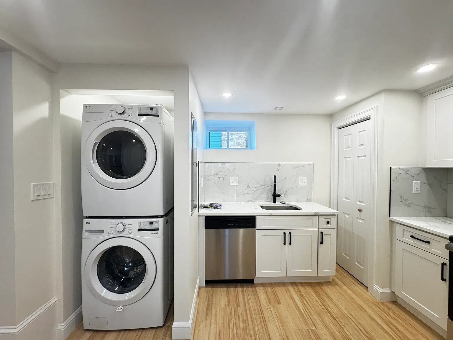 2 bed, 1.0 bath, 732 sqft, $2,300 — Photo 2