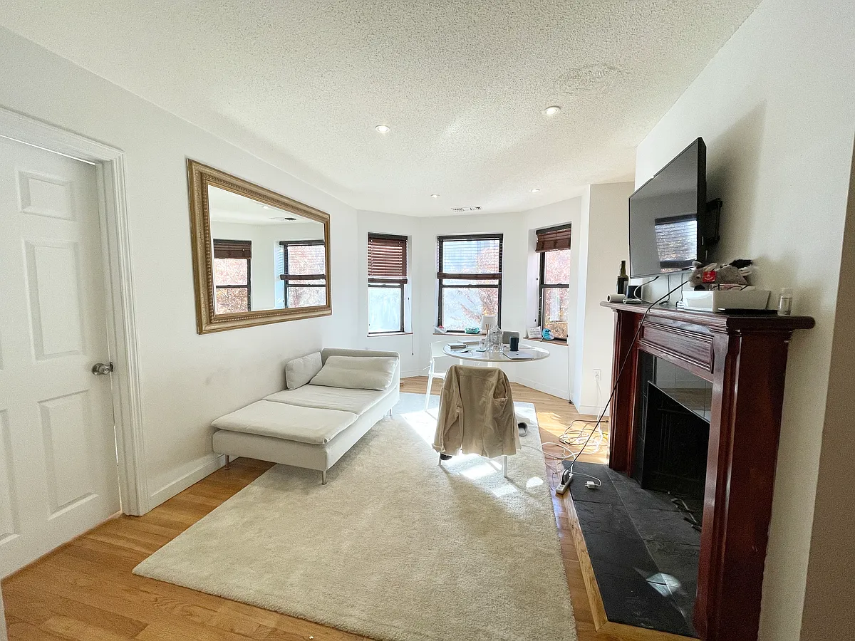 Building Photo - 73 Gainsborough St #2
