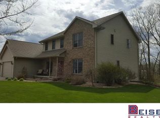 1712 Gateway Meadows Ln, Neenah, WI 54956