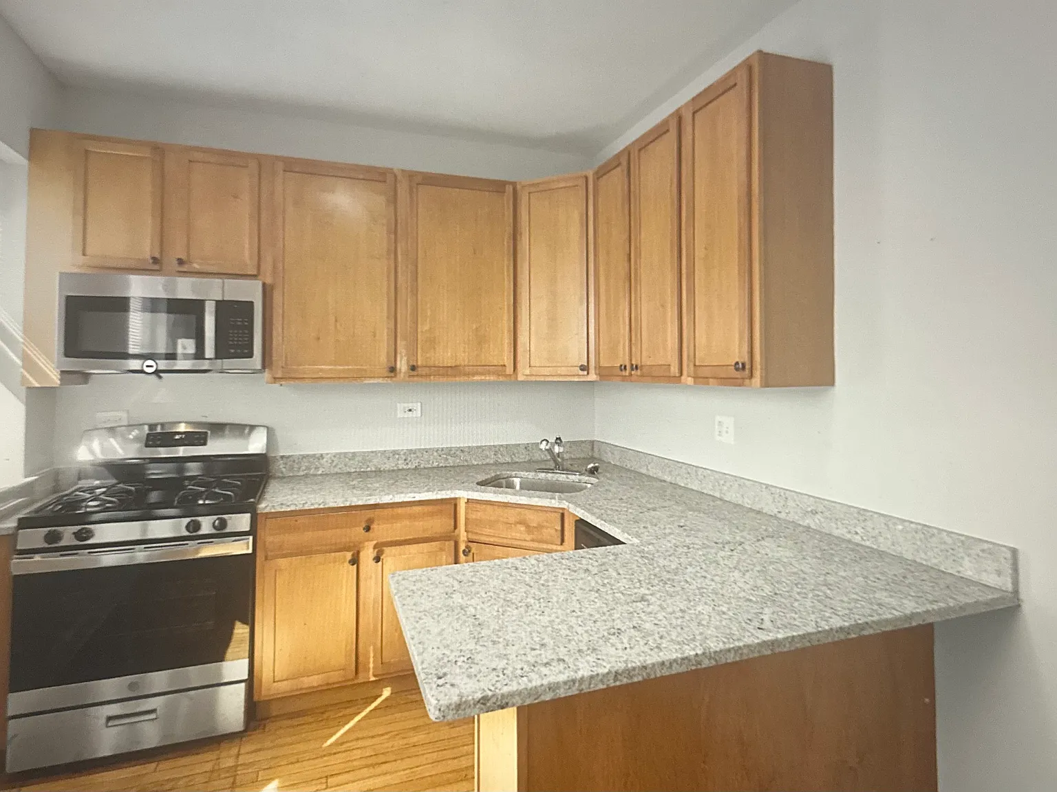 2 bed, 800 sqft, $2,250 — Photo 3