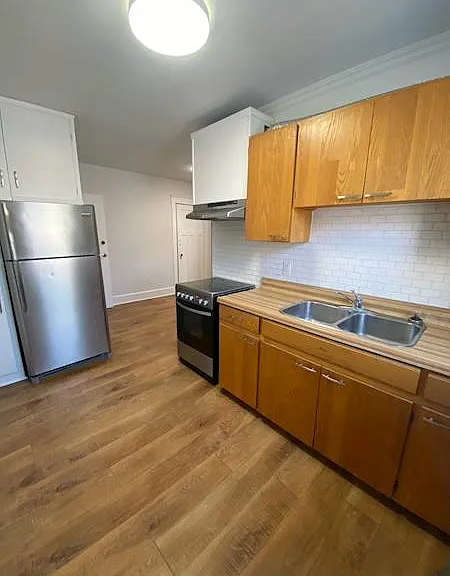 432 Queen St S #D — Photo 5