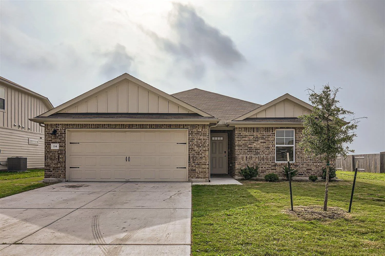 4 bed, 2.0 bath, 1890 sqft, $2,200 — Photo 1