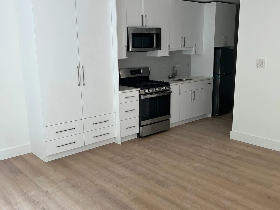 1127 Harrison Ave #218