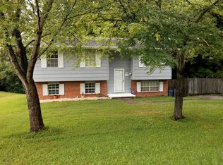 104 Foxwood Cir, Oliver Springs, TN 37840