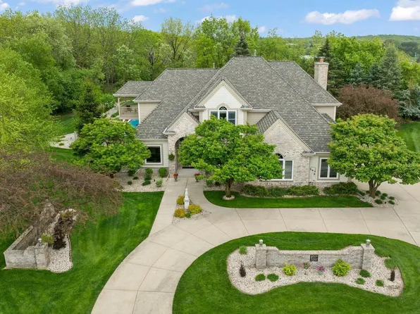 W307N1611 Shadowood POINT, Delafield, WI 53018