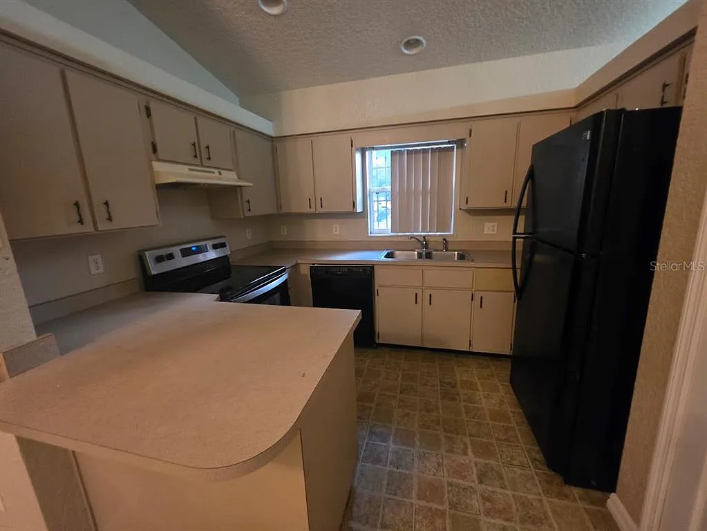3 bed, 2.0 bath, 1178 sqft, $1,800 — Photo 4