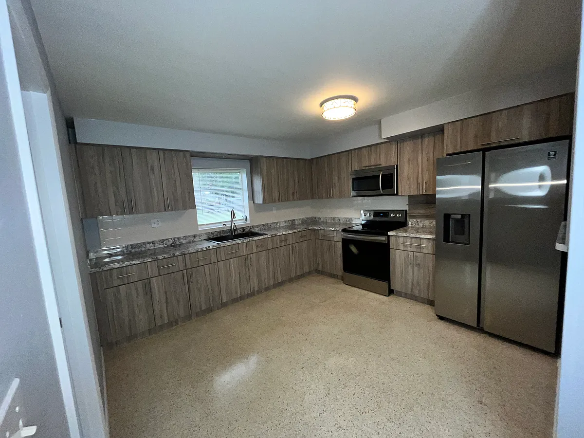 Building Photo - 604 S Waldron Ave