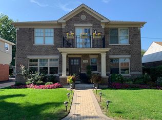 7930 N Oketo Ave, Niles, IL 60714