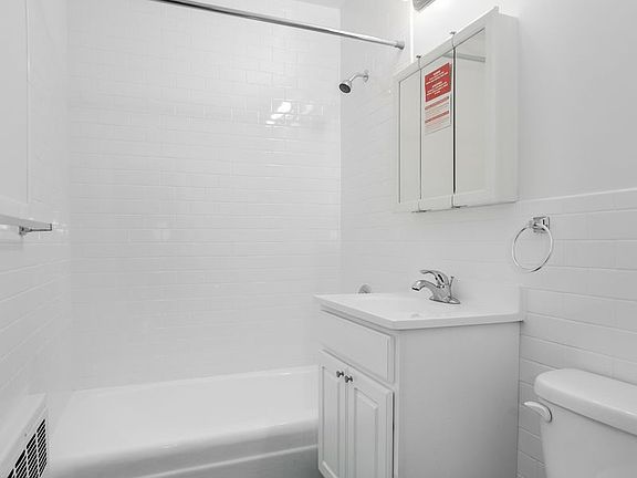 4th image of 170 W 23rd St APT 4V