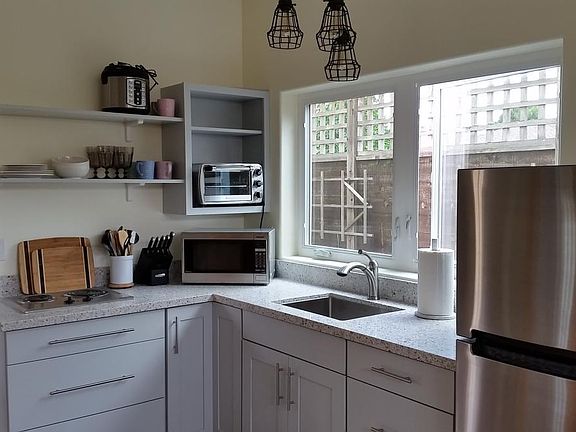 kitchen w/microwave & toaster oven