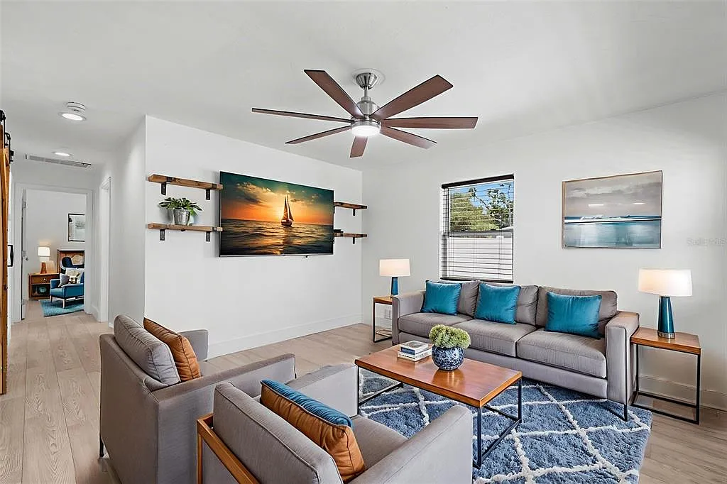 3 bed, 1.0 bath, 930 sqft, $2,300 — Photo 3