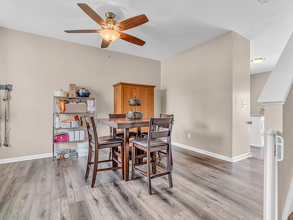 3rd image of 401 Shadetree Ln