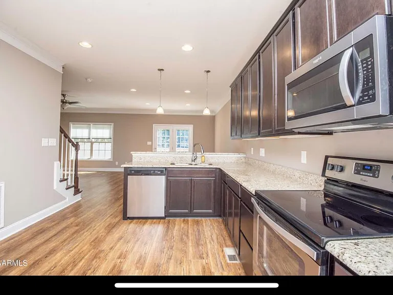 1608 Silver Spur Ln — Photo 8
