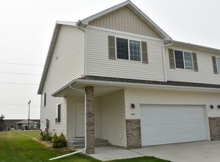 453 Foxtail Dr E, West Fargo, ND