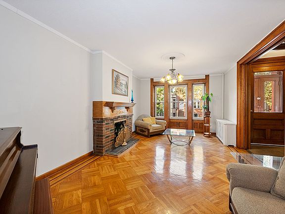 5th image of 138 Midwood St