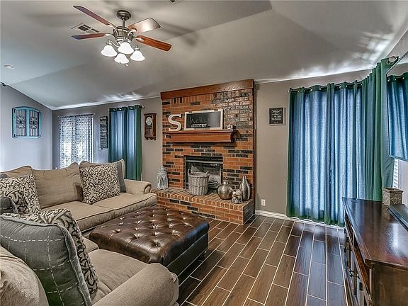 5th image of 10536 NW 45th Ct