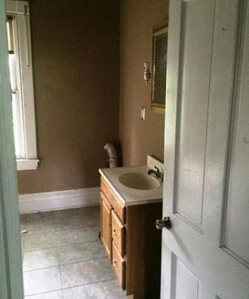3rd image of 252 N Walnut St