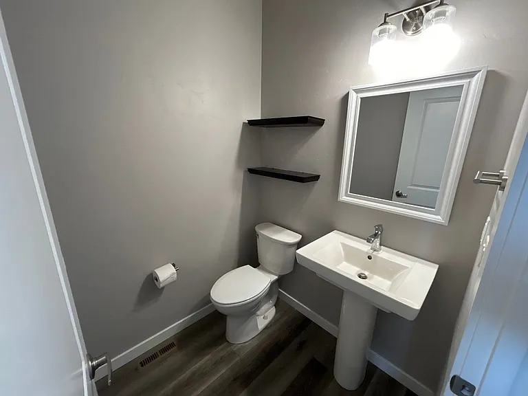 3674 SW Badger Ave — Photo 5