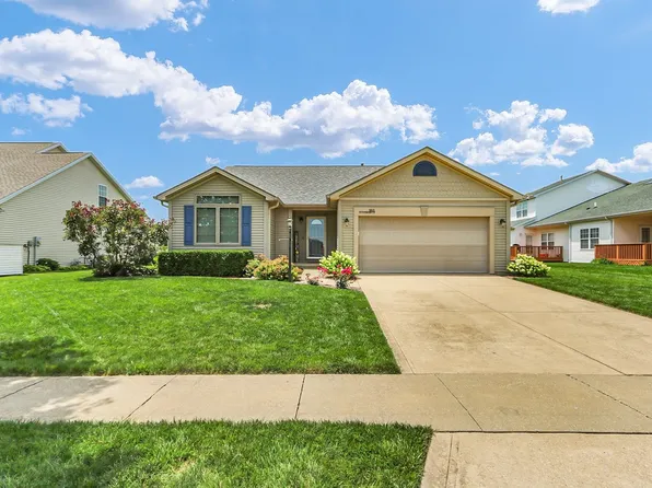 905 Bluegrass Ln, Champaign, IL 61822