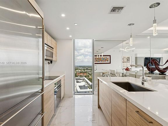 4th image of 16385 Biscayne Blvd #3001