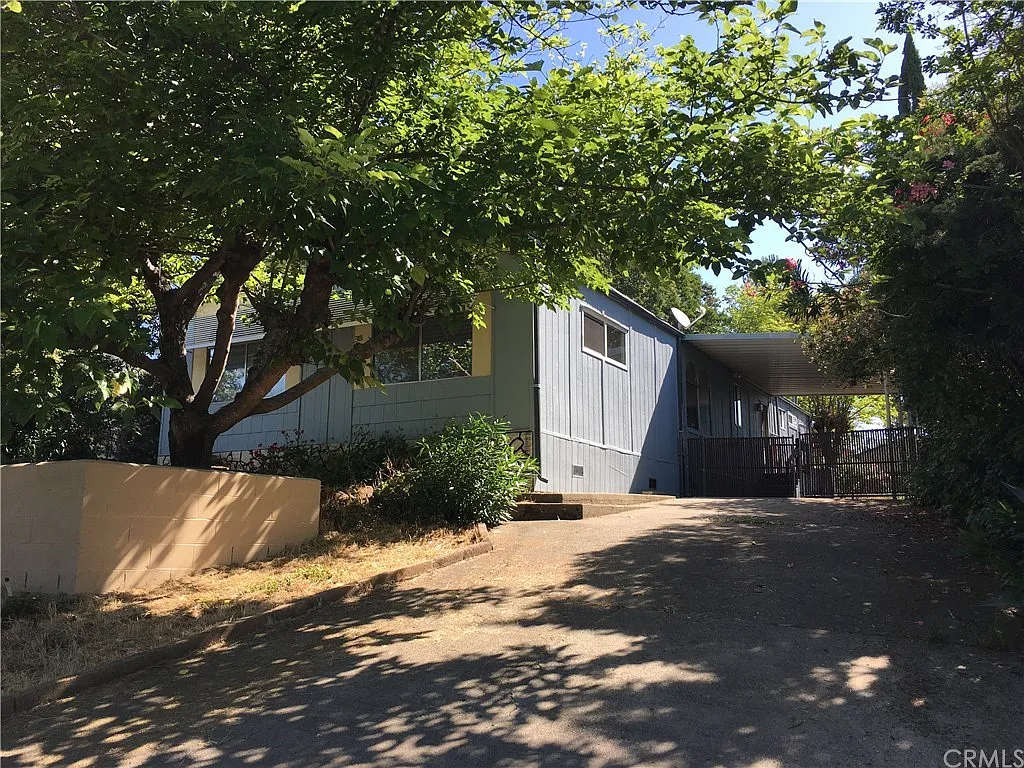 548 Silver Leaf Dr photo 1