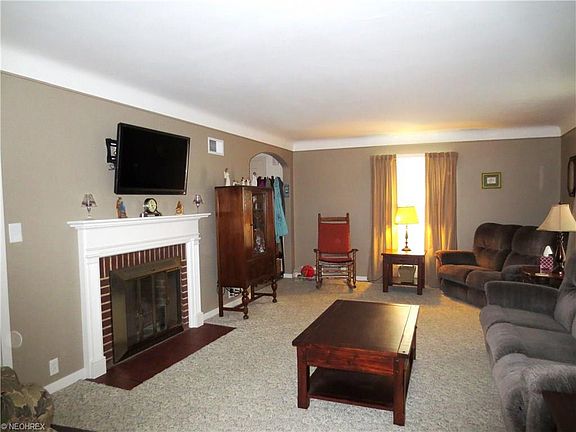 2nd image of 1522 Parkwood Rd