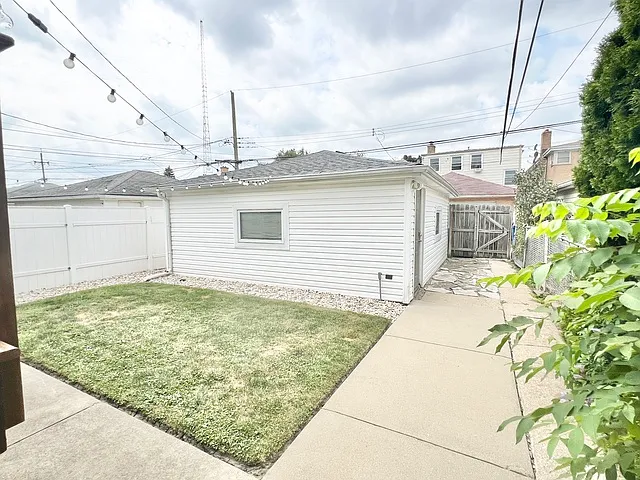 2 bed, 1175 sqft, $2,200 — Photo 2