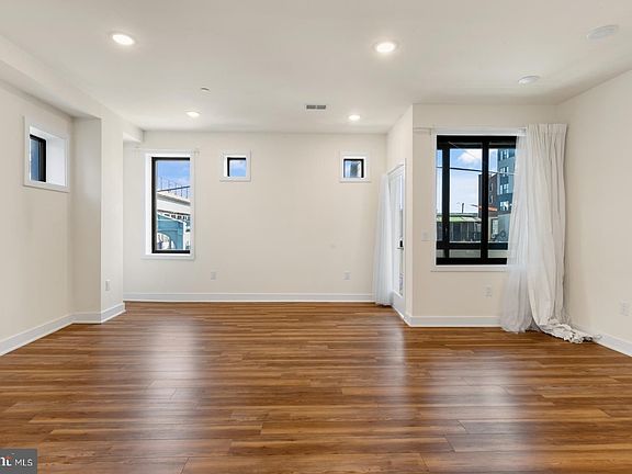 5th image of 2411 Kensington Ave APT 201