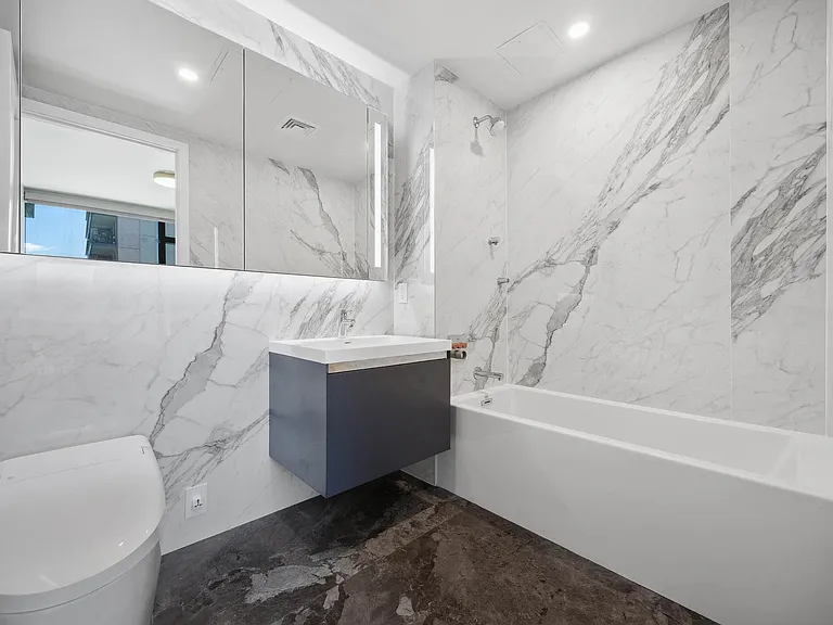 38-20 Parsons Blvd #710 — Photo 15