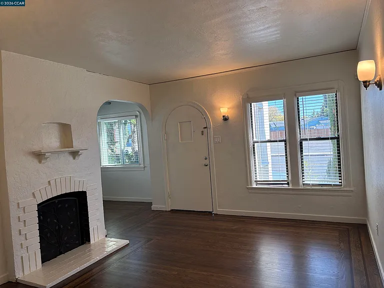 1602 Georgia St — Photo 8