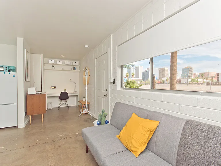 Space on 6th — Photo 12