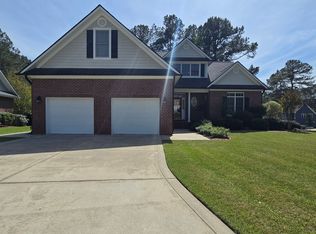 16 Pine Hill Ct, Spring Lake, NC 28390
