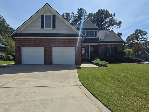 16 Pine Hill Ct, Spring Lake, NC 28390