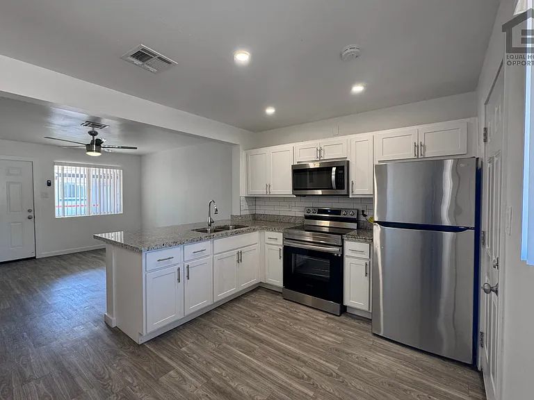 1336 E Willetta St — Photo 7